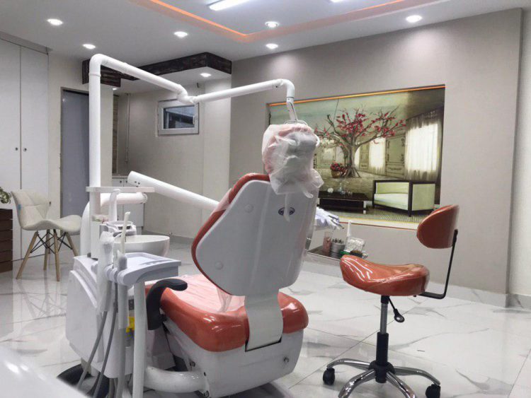کلینیک دنتال ایرانیان تخفیف ایمپلنت و لمینت دندان به مدت محدود.